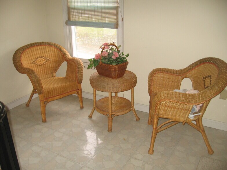 Building Photo - 217 Kendrick Ave