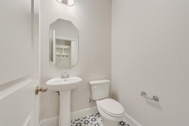 Building Photo - 7853 Sunset Blvd