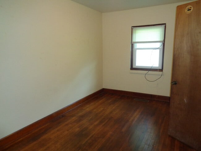 Building Photo - 180 Owl Creek Rd