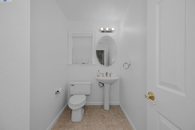 Building Photo - 166 Blackstone Dr