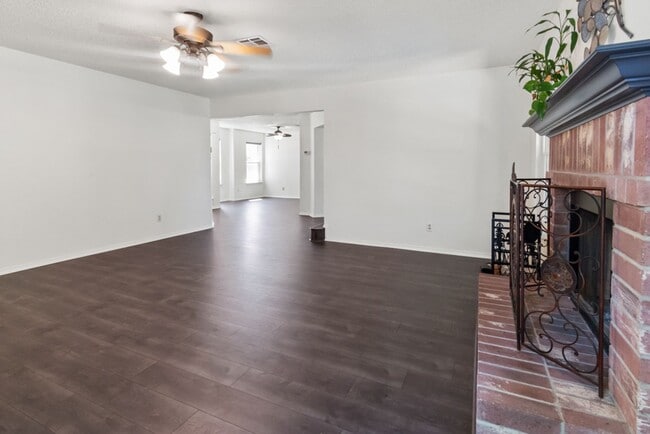 Building Photo - 1305 Cedar Brook Dr