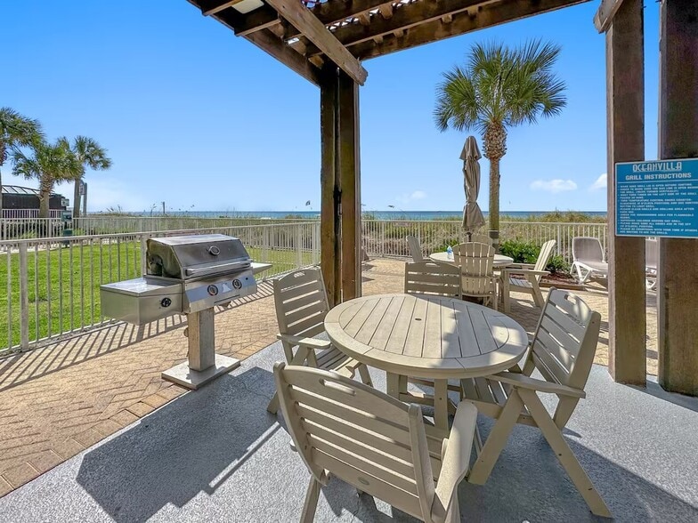 Grill by the pool! - 10625 Front Beach Rd