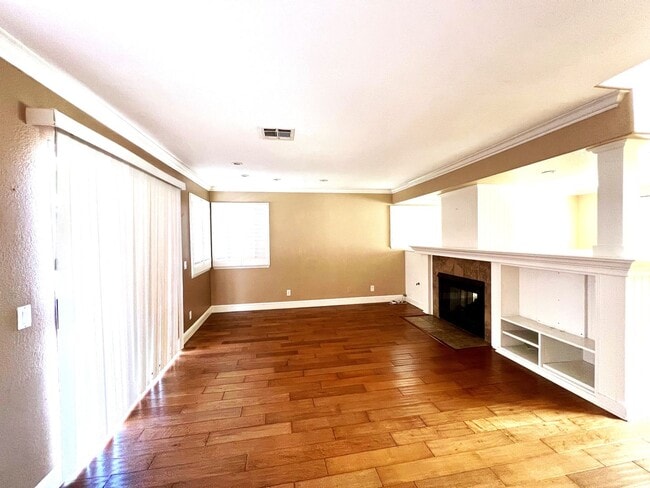 Building Photo - Beautiful 4 Bedroom, 2.5 Bath Single Famil...