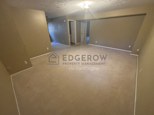 Building Photo - 2726 Sandstone Terrace NE