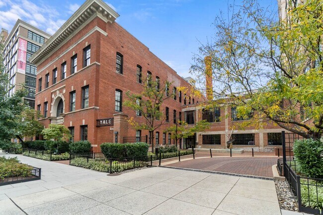 Building Photo - Mt Vernon Square Condo | 1 Bed | 1 Bath | 700 Sf | Private Balcony