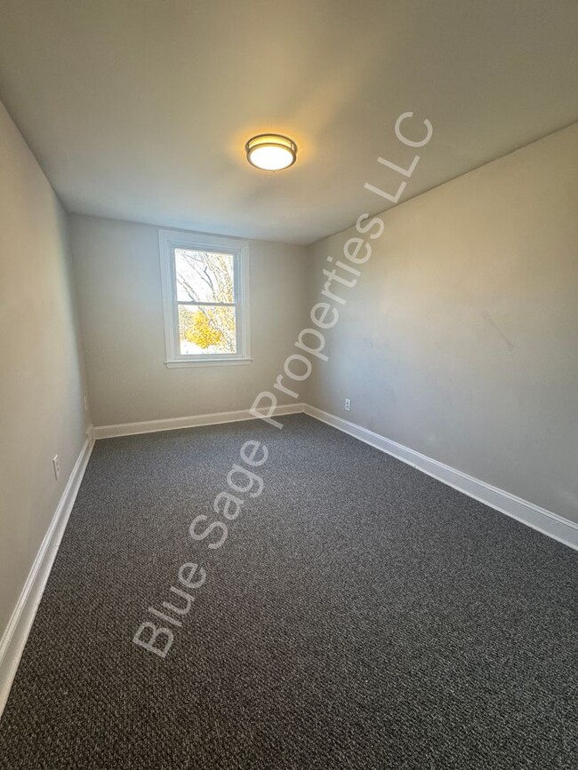 Building Photo - Beautiful 3 Bedroom, 1 Bath in Clifton Hei...