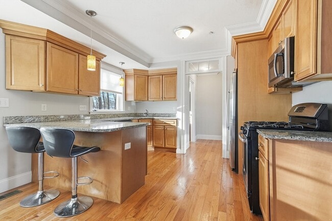 Building Photo - 597 Sea St