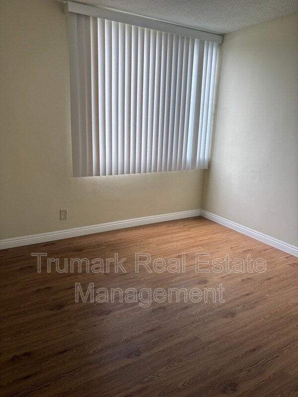 Building Photo - 3830 Orangedale Ave