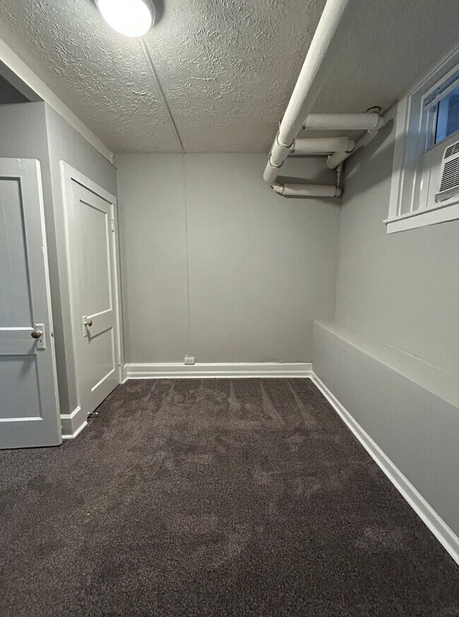 Building Photo - City Central Charmer with Private Entry