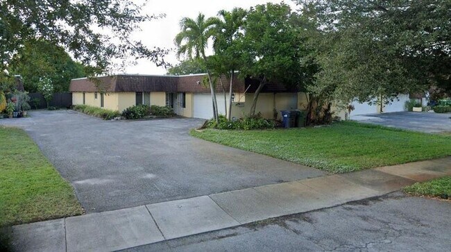 Building Photo - 19112 W Lake Dr