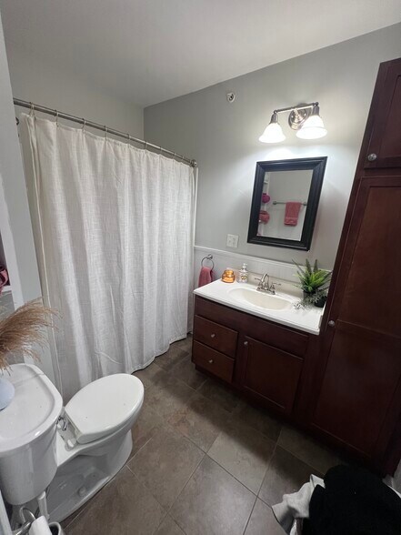 Building Photo - 99 Hillside St