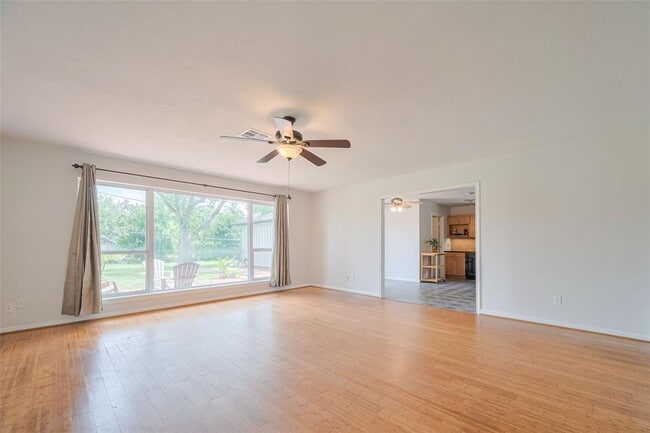 Building Photo - 5115 Kingfisher Dr