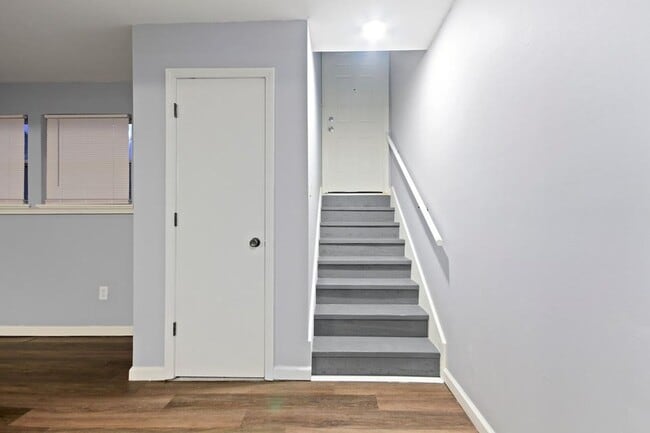 Building Photo - 3201 Elm Grove Dr