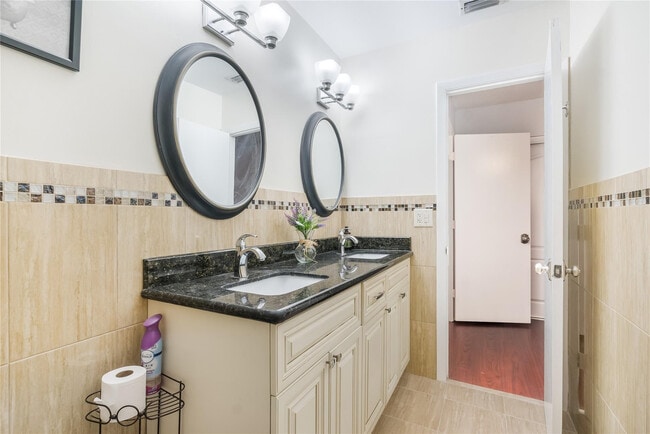 Building Photo - 7920 NW 11th Ct