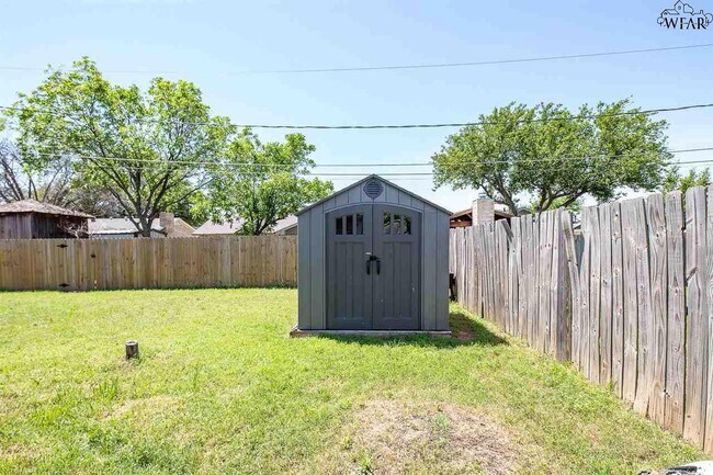 Building Photo - 4925 Big Bend Dr