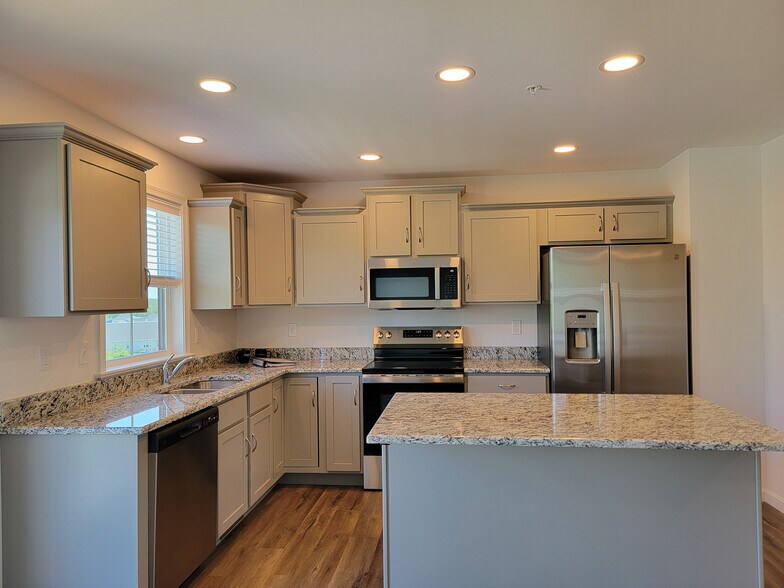 Building Photo - 2131 S Autumn Chase Dr