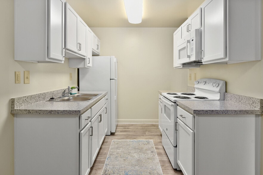 Interior Photo - Oak Hill