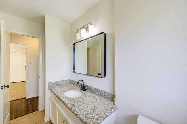 Building Photo - 9811 Shadydale Ln