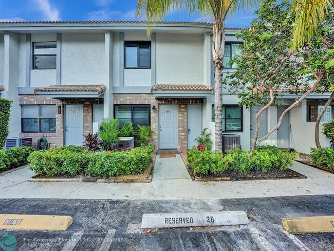 Building Photo - 9845 Riverside Dr