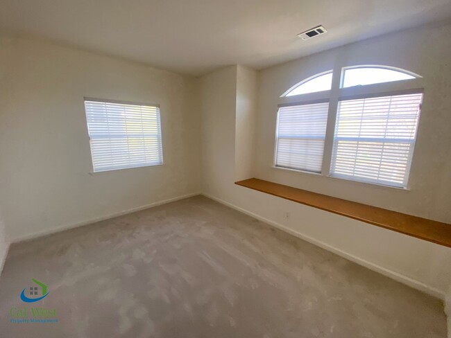 Building Photo - $6995-Amazing 4 Bed/3 Bath Home in Mtn. Vi...