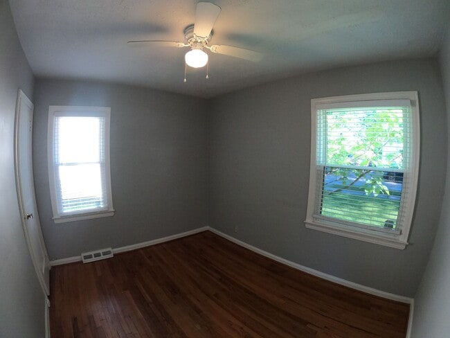 Building Photo - Very Clean Royal Oak Ranch