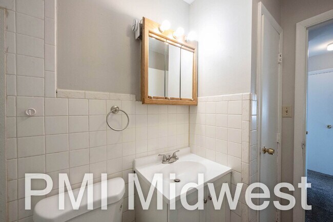 Building Photo - "Charming 2-Bedroom Retreat with 800 Sq. Ft. of Comfort in New Palestine!"