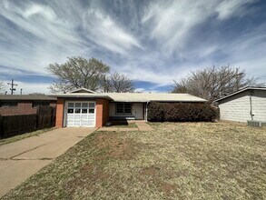 Building Photo - Nice House Close to Shopping & Entertainment