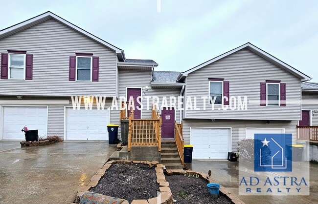Building Photo - 2 Bedroom 2 Bath Townhouse in North Kansas...