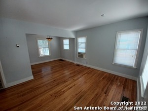 Building Photo - 111 W Meadowlane Dr