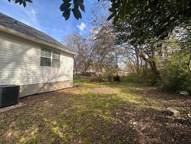 Building Photo - 121 Clyde Dr