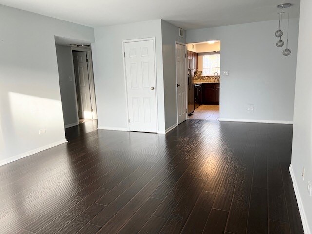 Building Photo - 9430 Bay Colony Dr