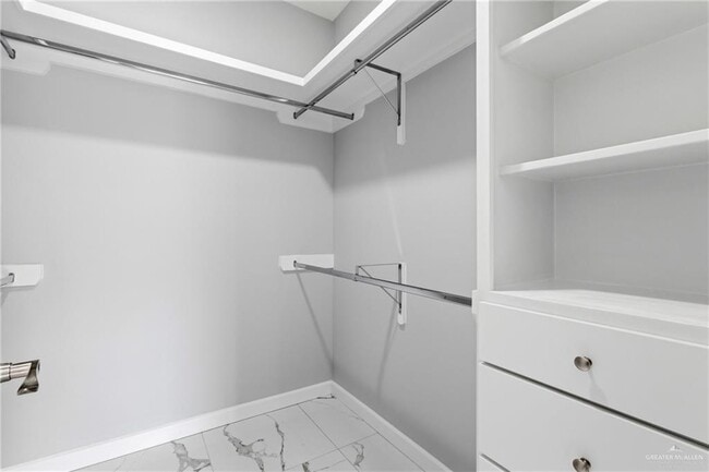 Building Photo - 22 South Dr