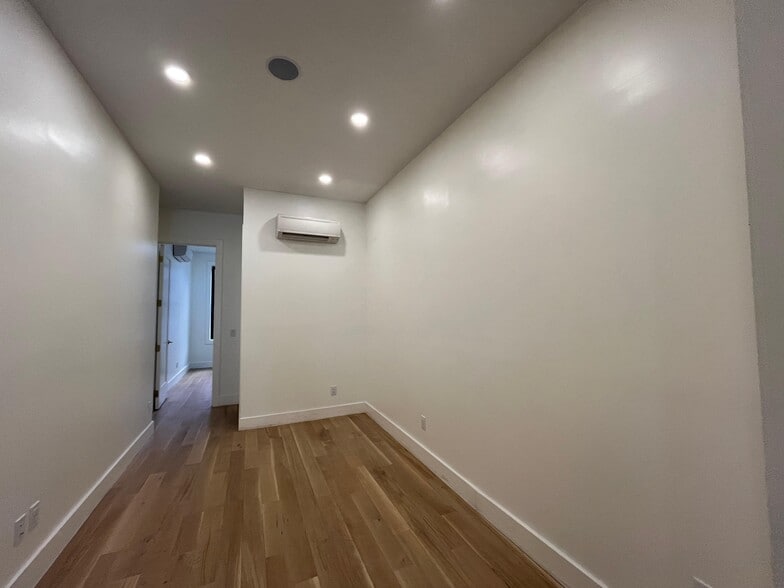 Building Photo - 51 Grace St