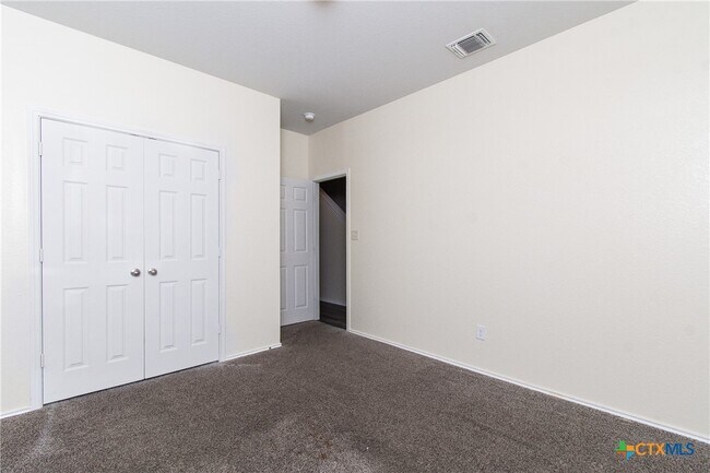 Building Photo - 303 Danielle Dr
