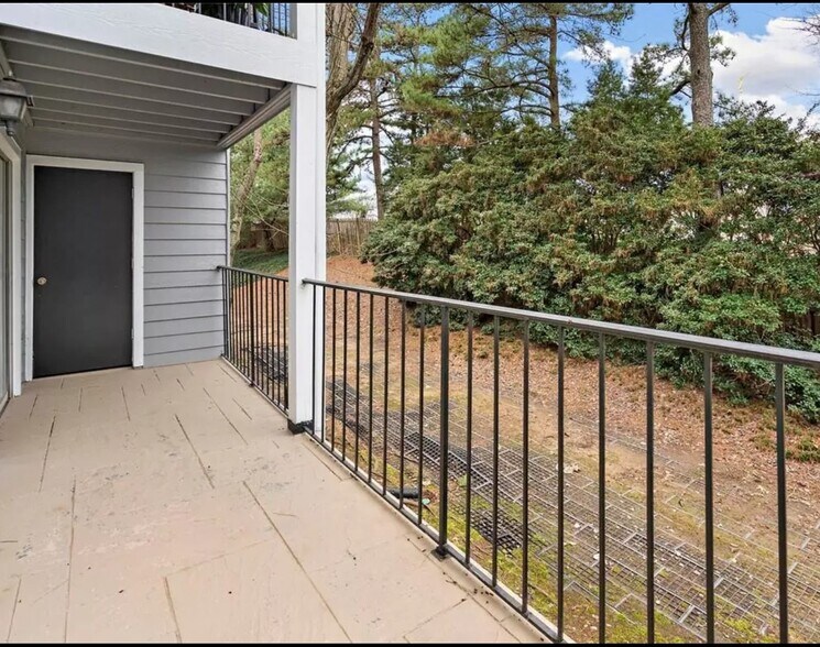 Extended private terrace - 515 Granville Ct