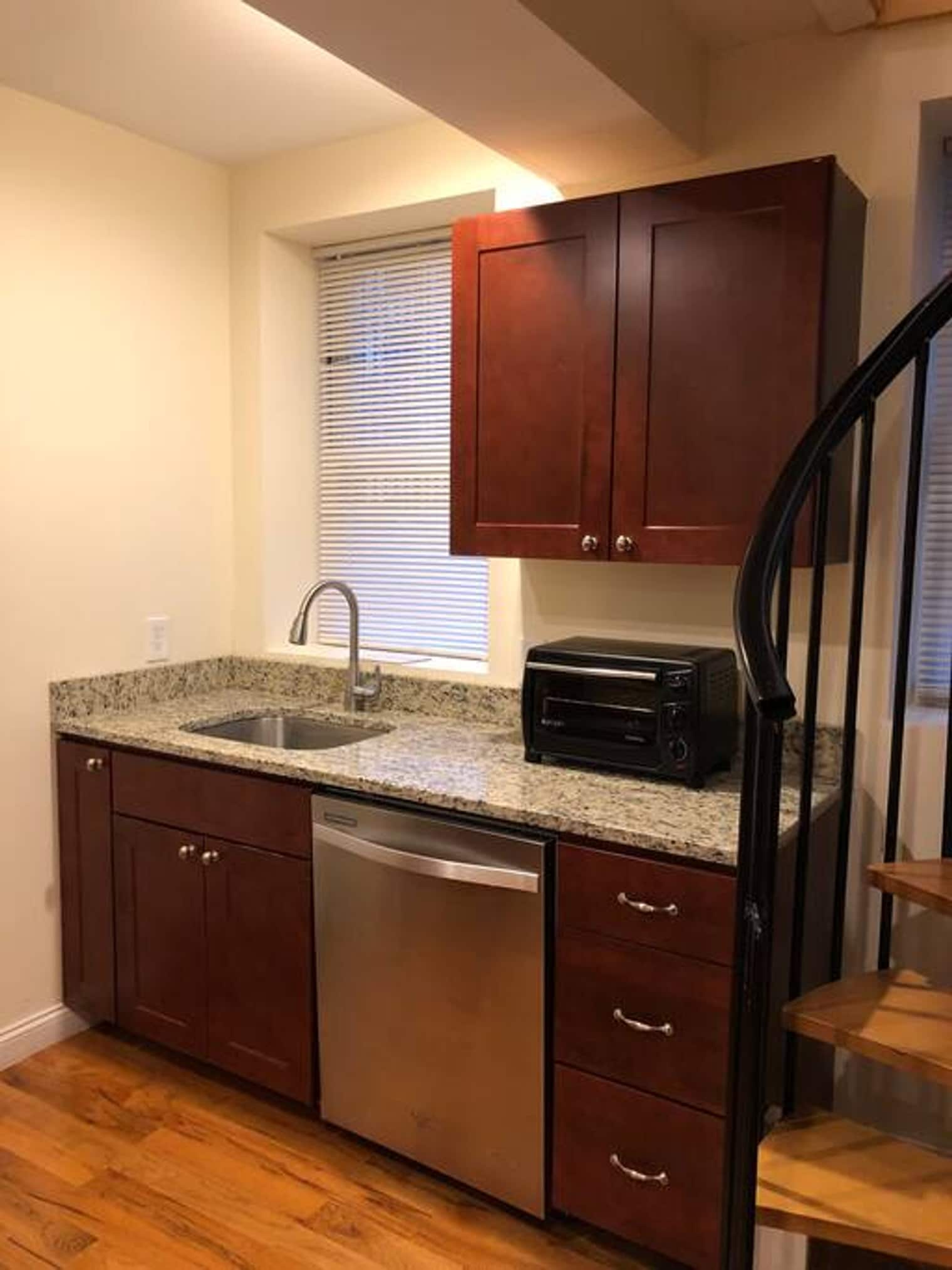 Building Photo - 109 Strathmore Rd