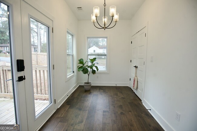 Building Photo - 1718 Line St