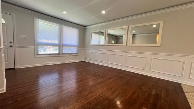 Building Photo - 3321 Hickory Ln