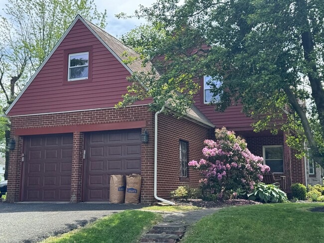 Building Photo - Lansdale Charming 4 Bedroom Cape Cod with ...