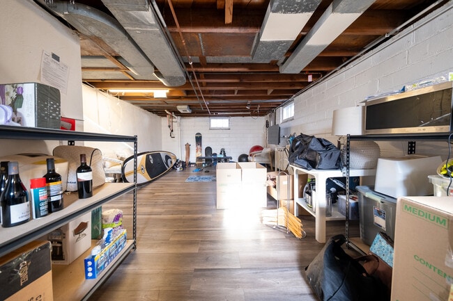 Building Photo - 3957 Ewing Ave S