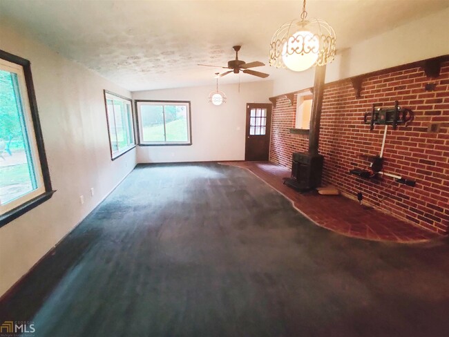 Building Photo - 522 Milligan Dr