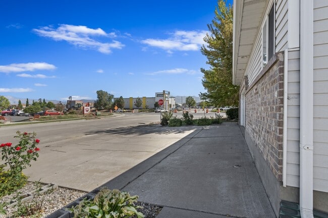 Building Photo - 1613 N 2000 W