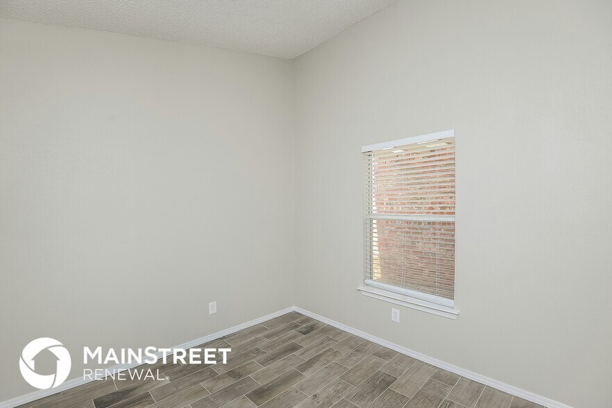 Building Photo - 4644 Baytree Dr