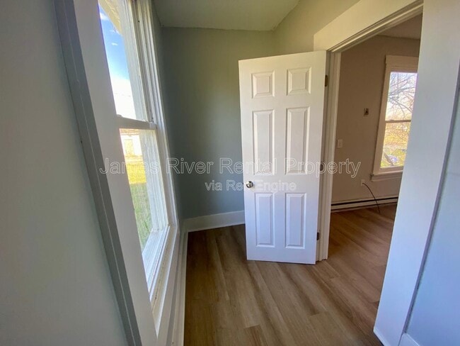 Building Photo - 1009 4th St