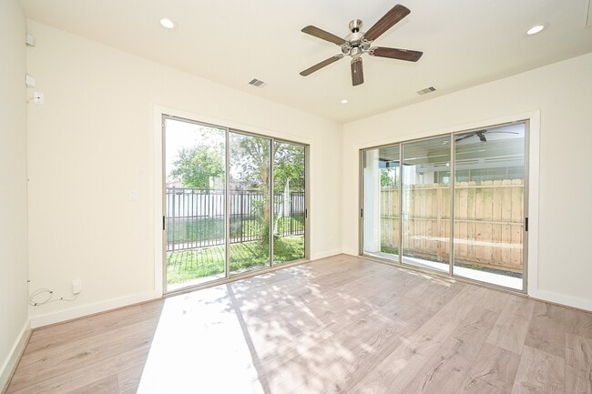 Building Photo - 1106 Fuschia Rd