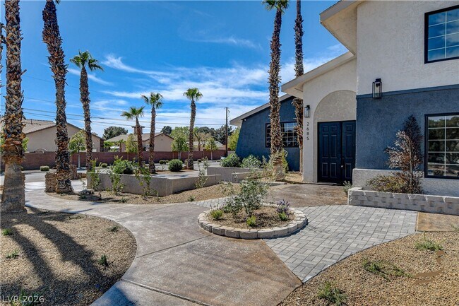 Building Photo - 2685 S Tenaya Way