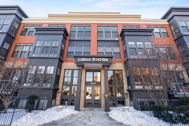 Building Photo - Logan Circle Condo