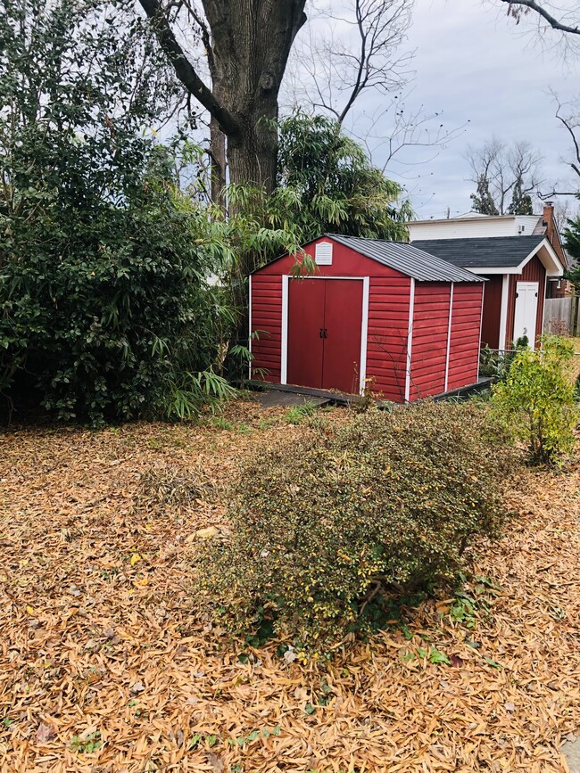 Plenty of storage space in the shed - 4806 Cherokee St