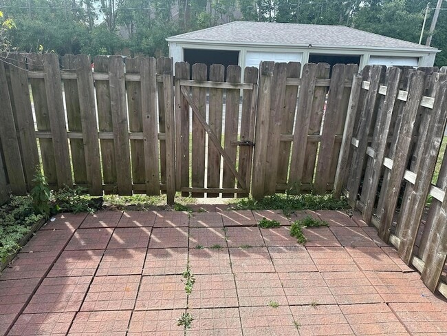 Building Photo - 4871 Dierker Rd