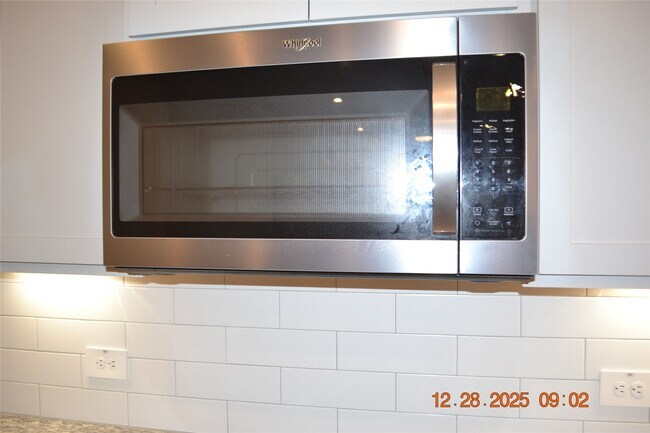 Building Photo - 1613 Sunbend Ln